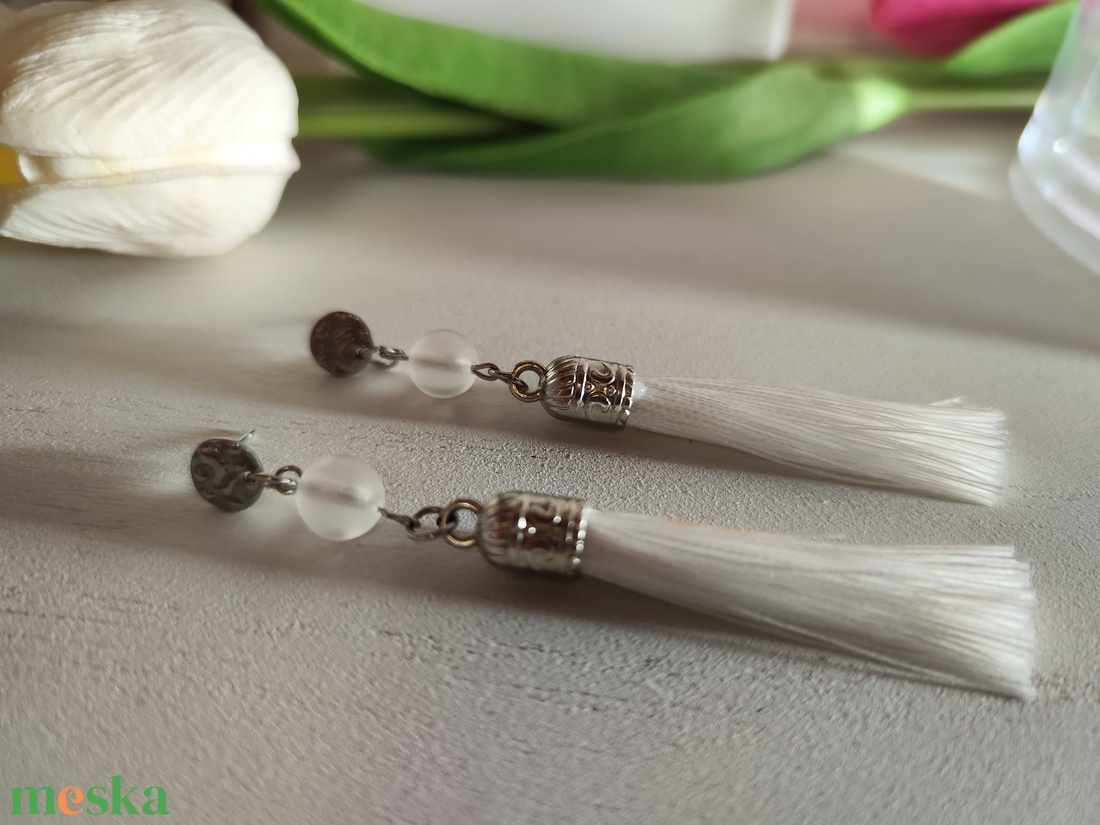 Lógó bojtos fülbevaló matt hegyikristály gyönggyel � elegáns, bohém stílus! - ékszer - fülbevaló - rojtos fülbevaló - Meska.hu