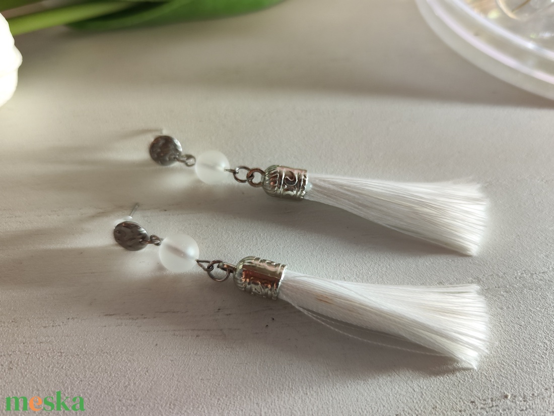 Lógó bojtos fülbevaló matt hegyikristály gyönggyel � elegáns, bohém stílus! - ékszer - fülbevaló - rojtos fülbevaló - Meska.hu