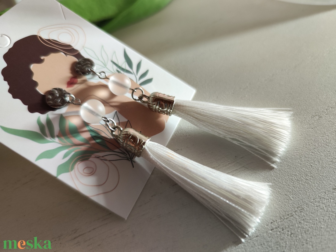 Lógó bojtos fülbevaló matt hegyikristály gyönggyel � elegáns, bohém stílus! - ékszer - fülbevaló - rojtos fülbevaló - Meska.hu