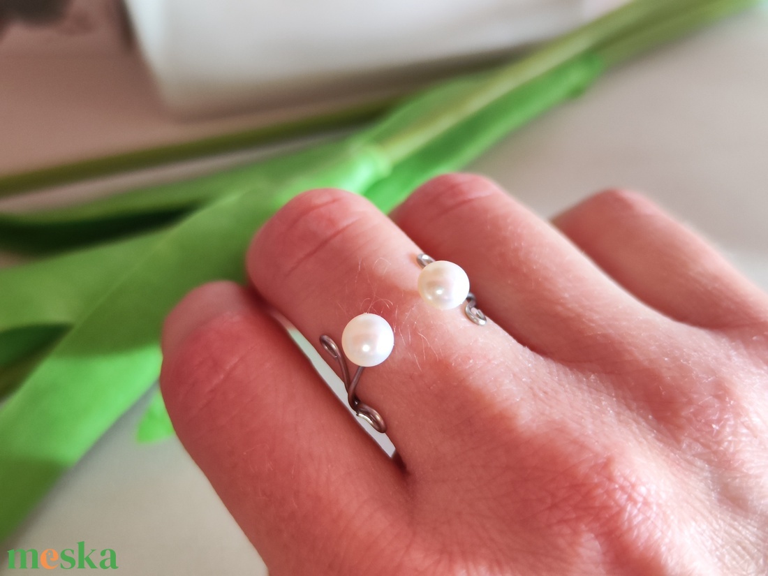 Egyedi kézzel készült édesvízi tenyésztett gyöngy gyűrű! - ékszer - gyűrű - gyöngyös gyűrű - Meska.hu