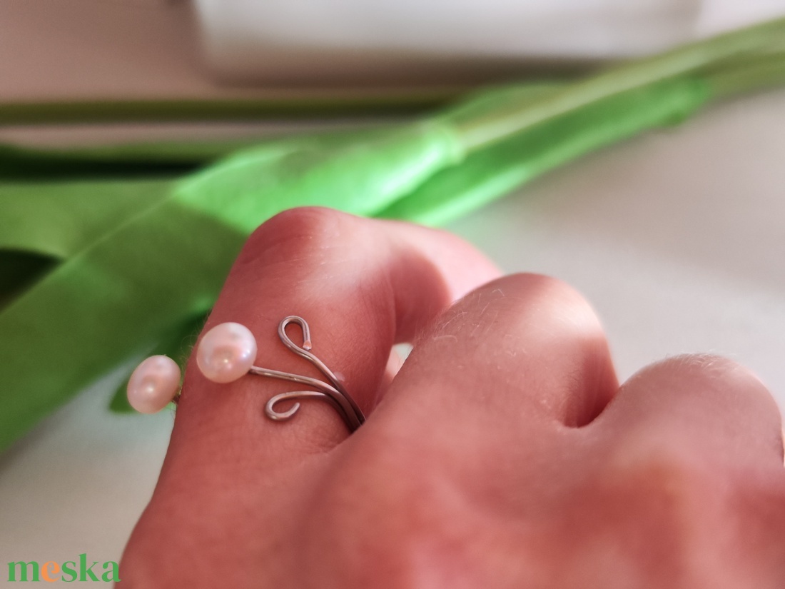 Egyedi kézzel készült édesvízi tenyésztett gyöngy gyűrű! - ékszer - gyűrű - gyöngyös gyűrű - Meska.hu