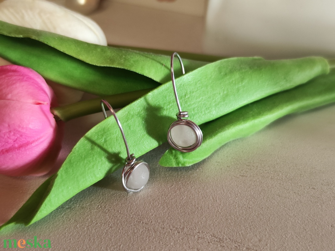 Egyedi, kézzel hajlított nemesacél fülbevaló rózsakvarccal! - ékszer - fülbevaló - lógó fülbevaló - Meska.hu