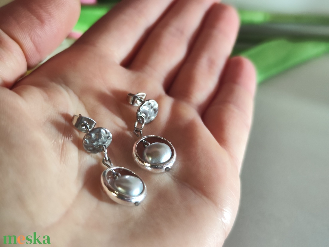 Egyedi, barokk édesvízi tenyésztett gyöngy fülbevaló, hematittal! - ékszer - fülbevaló - lógó fülbevaló - Meska.hu