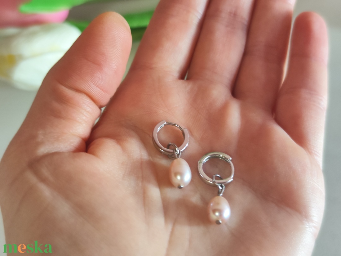 Elegáns nemesacél karika fülbevaló levehető rizsszemű édesvízi tenyésztett gyönggyel! - ékszer - fülbevaló - lógó fülbevaló - Meska.hu
