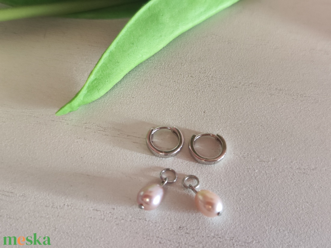 Elegáns nemesacél karika fülbevaló levehető rizsszemű édesvízi tenyésztett gyönggyel! - ékszer - fülbevaló - lógó fülbevaló - Meska.hu