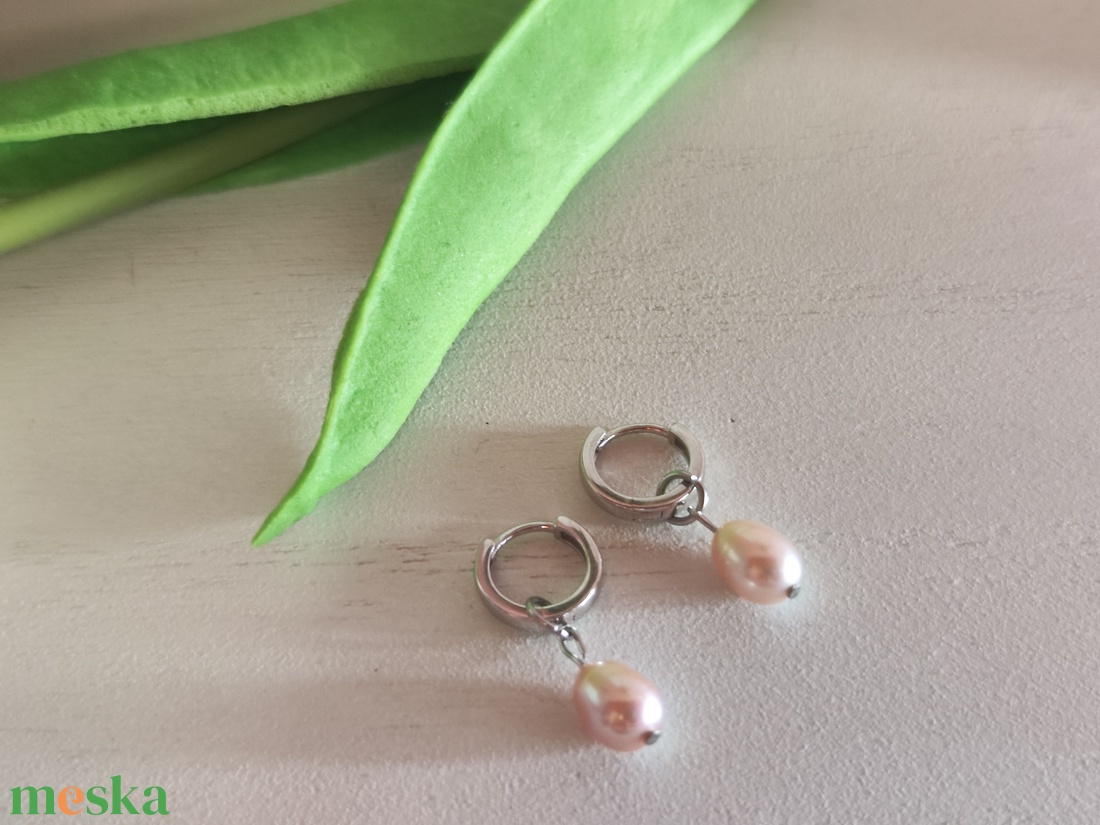 Elegáns nemesacél karika fülbevaló levehető rizsszemű édesvízi tenyésztett gyönggyel! - ékszer - fülbevaló - lógó fülbevaló - Meska.hu