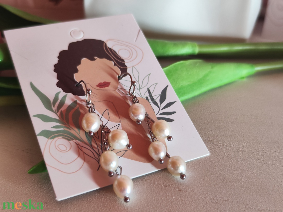 Egyedi, kézműves nemesacél fülbevaló AAA édesvízi tenyésztett gyöngyökkel � időtlen elegancia prémium minőségben! - ékszer - fülbevaló - lógó fülbevaló - Meska.hu