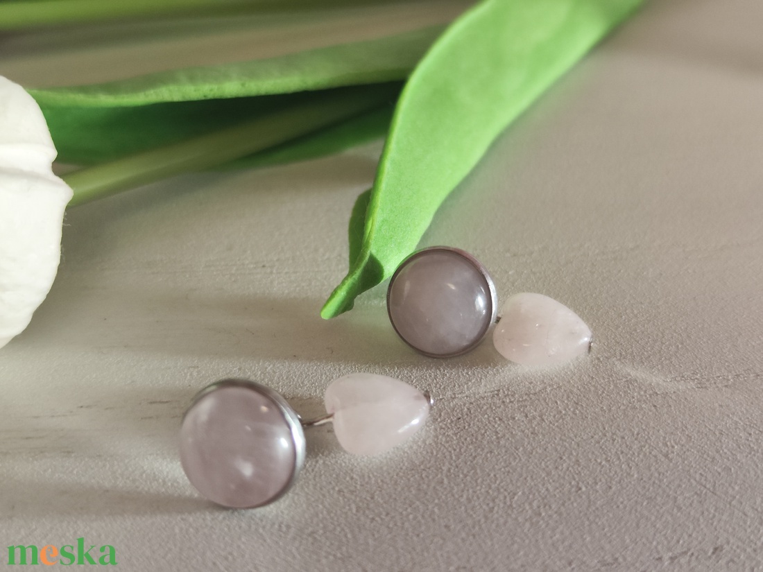 Egyedi rózsakvarc cabochon bedugós nemesacél fülbevaló (12 mm) � levehető szív kővel (10 mm)! - ékszer - fülbevaló - lógó fülbevaló - Meska.hu