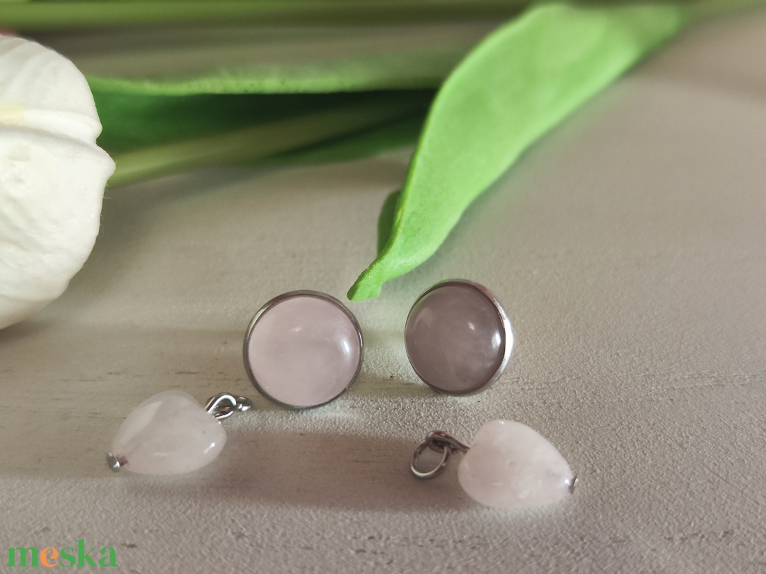 Egyedi rózsakvarc cabochon bedugós nemesacél fülbevaló (12 mm) � levehető szív kővel (10 mm)! - ékszer - fülbevaló - lógó fülbevaló - Meska.hu