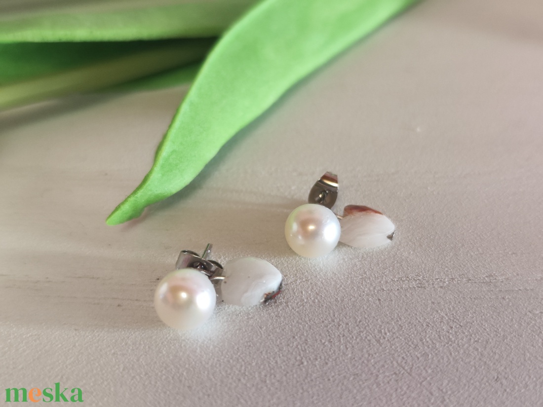 Egyedi, édesvízi tenyésztett gyöngy fülbevaló AAA minőségű természetes szív jáspis medállal! - ékszer - fülbevaló - lógó fülbevaló - Meska.hu