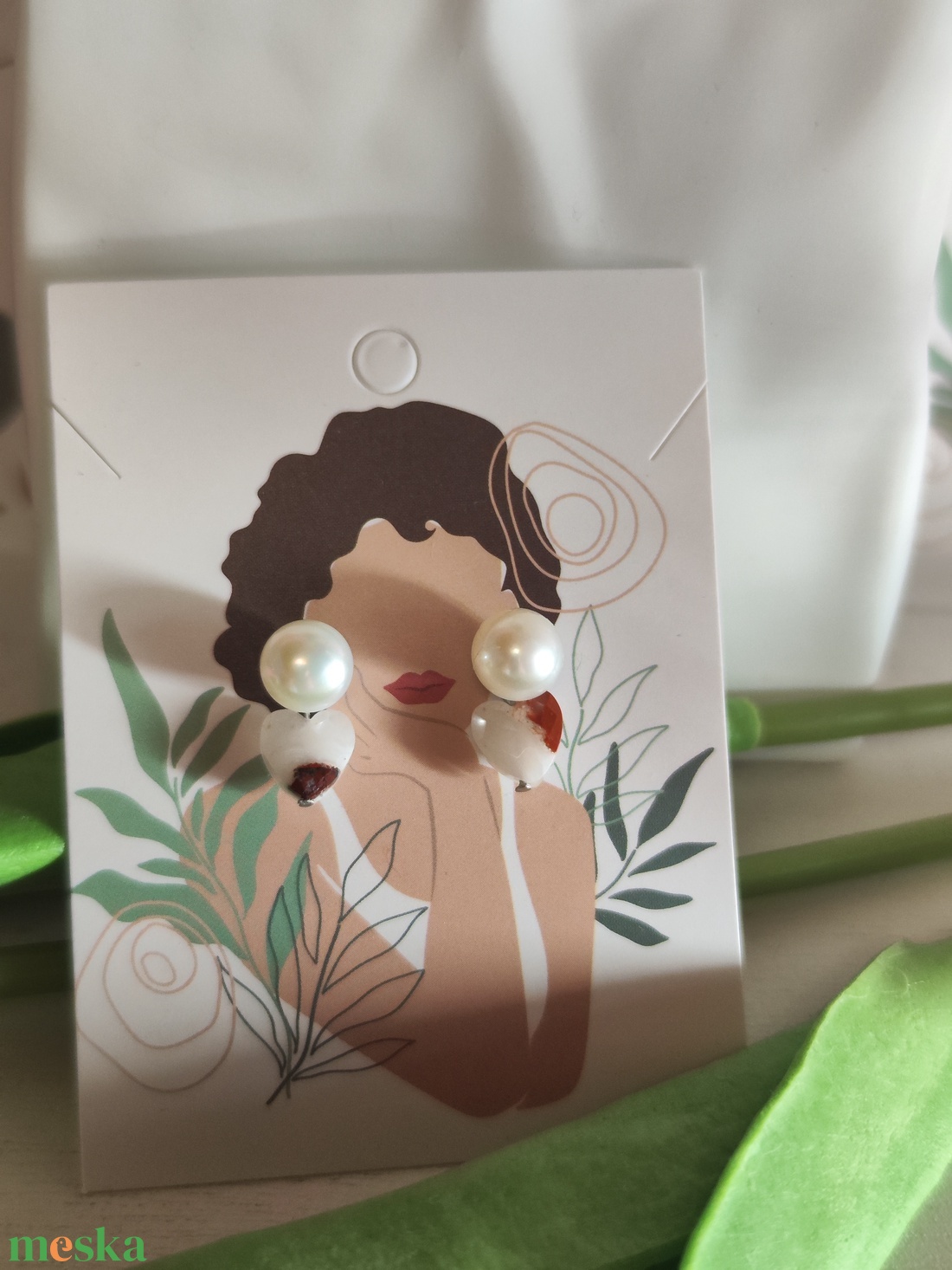 Egyedi, édesvízi tenyésztett gyöngy fülbevaló AAA minőségű természetes szív jáspis medállal! - ékszer - fülbevaló - lógó fülbevaló - Meska.hu