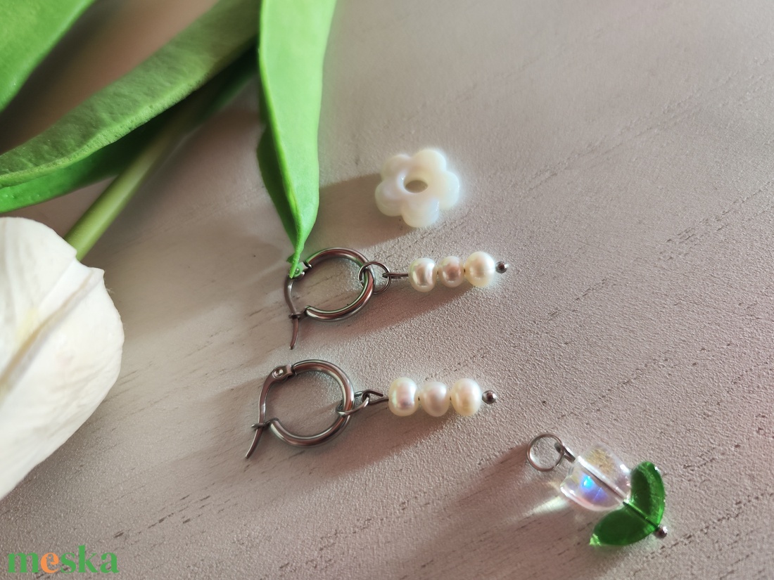 Tavaszi elegancia- Kézzel készítve! - ékszer - fülbevaló - lógó fülbevaló - Meska.hu