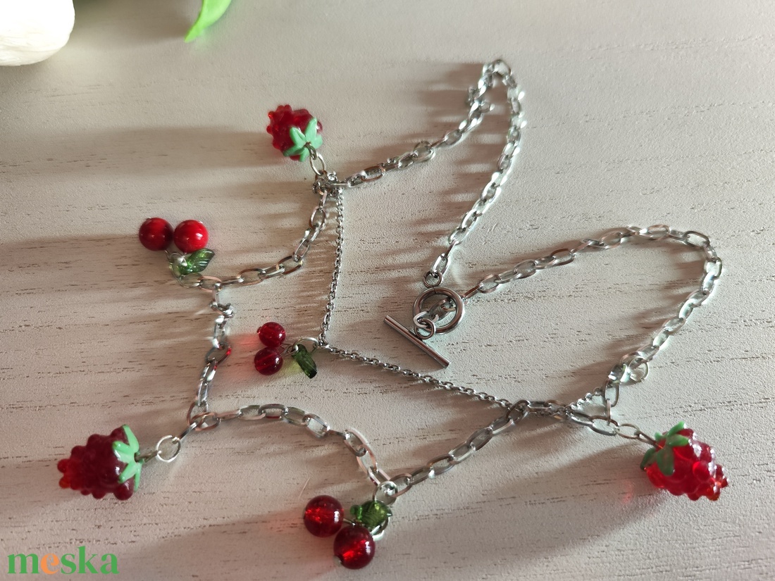 Piros gyümölcsös nemesacél nyaklánc � nyári örömök láncon! � - ékszer - nyaklánc - gyöngyös nyaklánc - Meska.hu