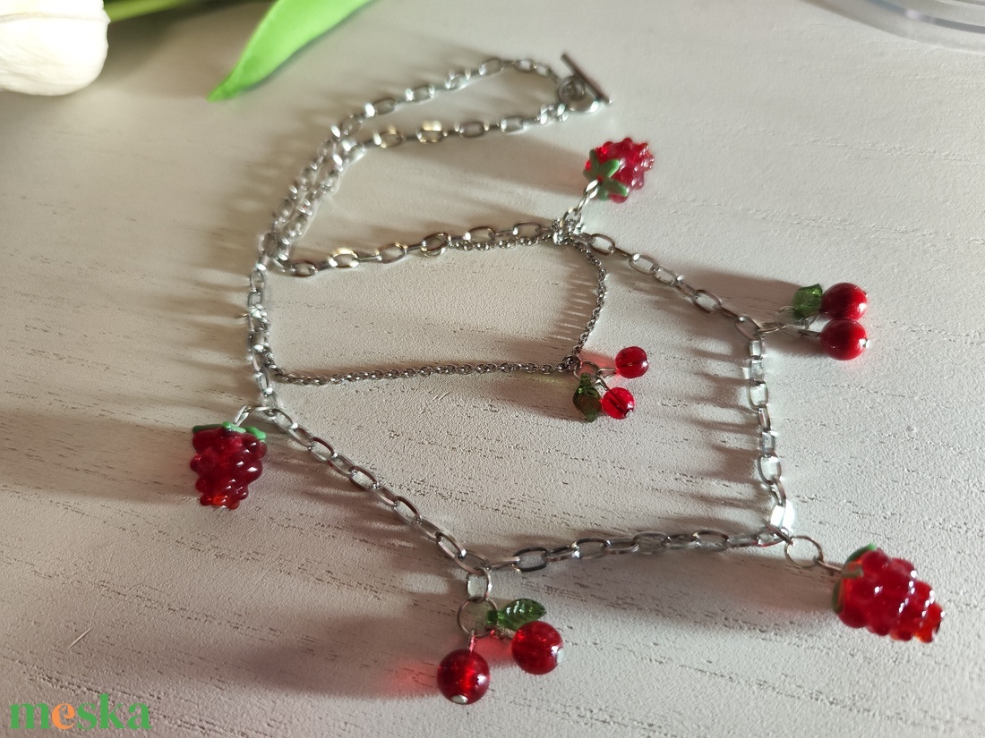 Piros gyümölcsös nemesacél nyaklánc � nyári örömök láncon! � - ékszer - nyaklánc - gyöngyös nyaklánc - Meska.hu