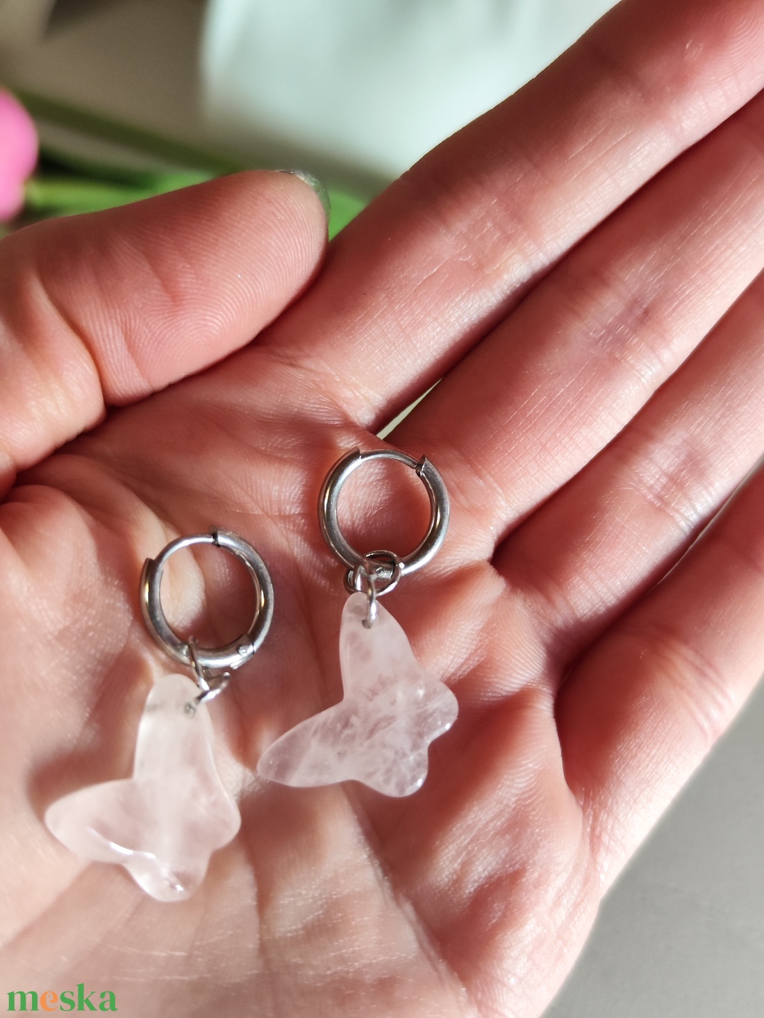 Nemesacél karika fülbevaló természetes rózsakvarc pillangó medállal � Tavaszi elegancia!  - ékszer - fülbevaló - lógó fülbevaló - Meska.hu