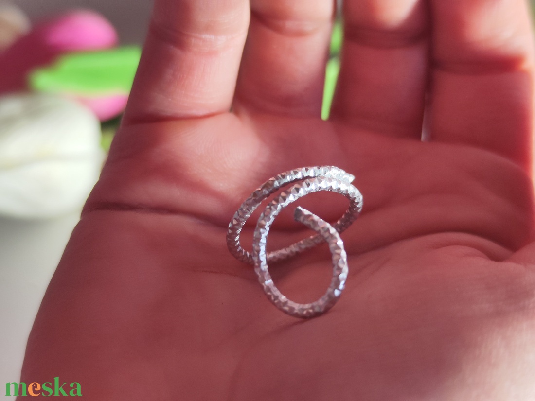 Kézműves texturált ezüstgyűrű � Egyedi, gyémántcsiszolással!  - ékszer - gyűrű - kerek gyűrű - Meska.hu