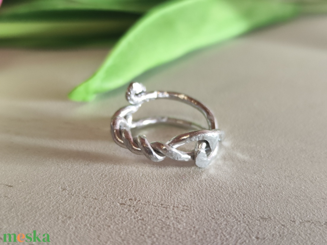 Egyedi Unisex kézműves csavart gyűrű � ezüst acélhuzal, multifunkciós! - ékszer - gyűrű - gyöngyös gyűrű - Meska.hu