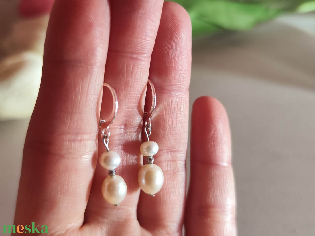 Hófehér Elegancia � Édesvízi tenyésztett gyöngy és hematit ezüst fülbevaló (S925) - ékszer - fülbevaló - lógó fülbevaló - Meska.hu