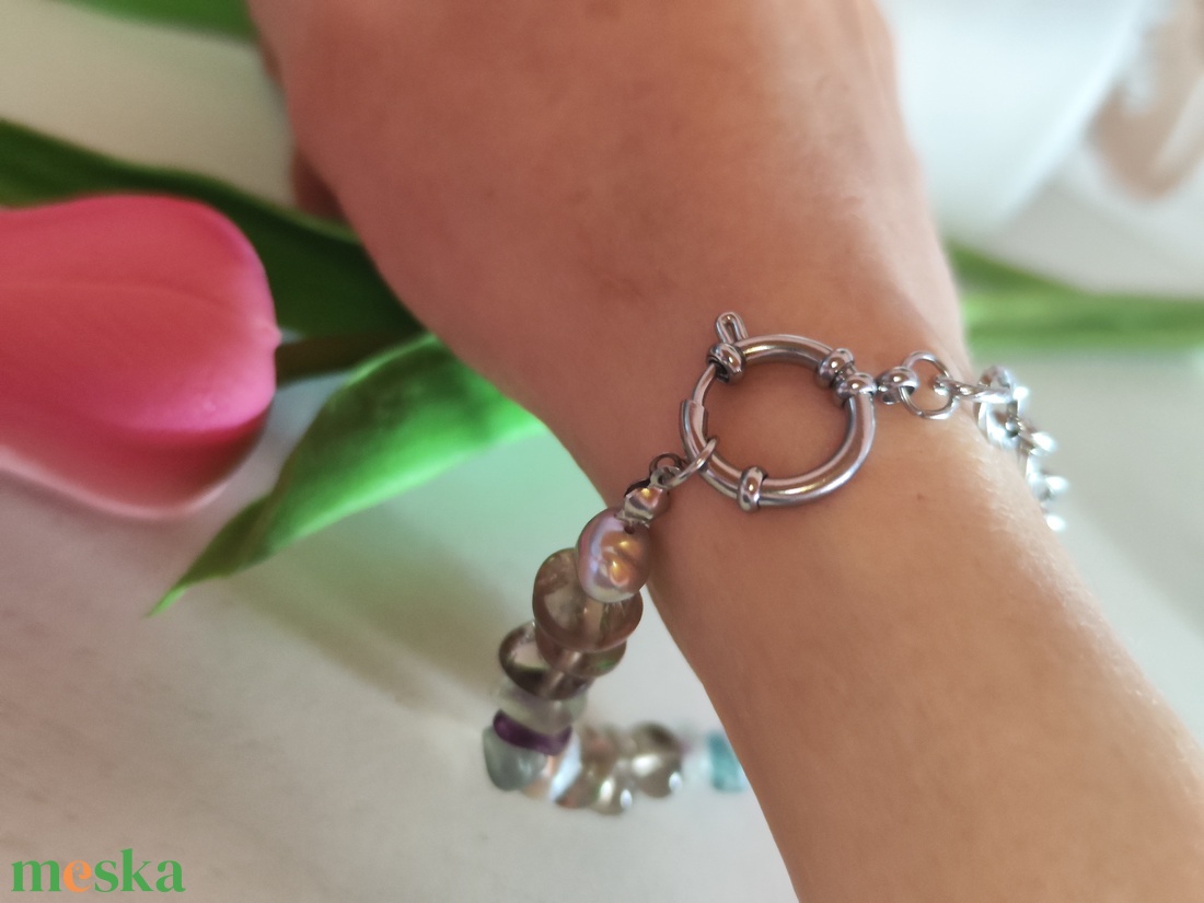 Harmónia és Elegancia: Nemesacél Karkötő Barokk Gyönggyel és Ásványokkal - ékszer - karkötő - ásványkarkötő - Meska.hu