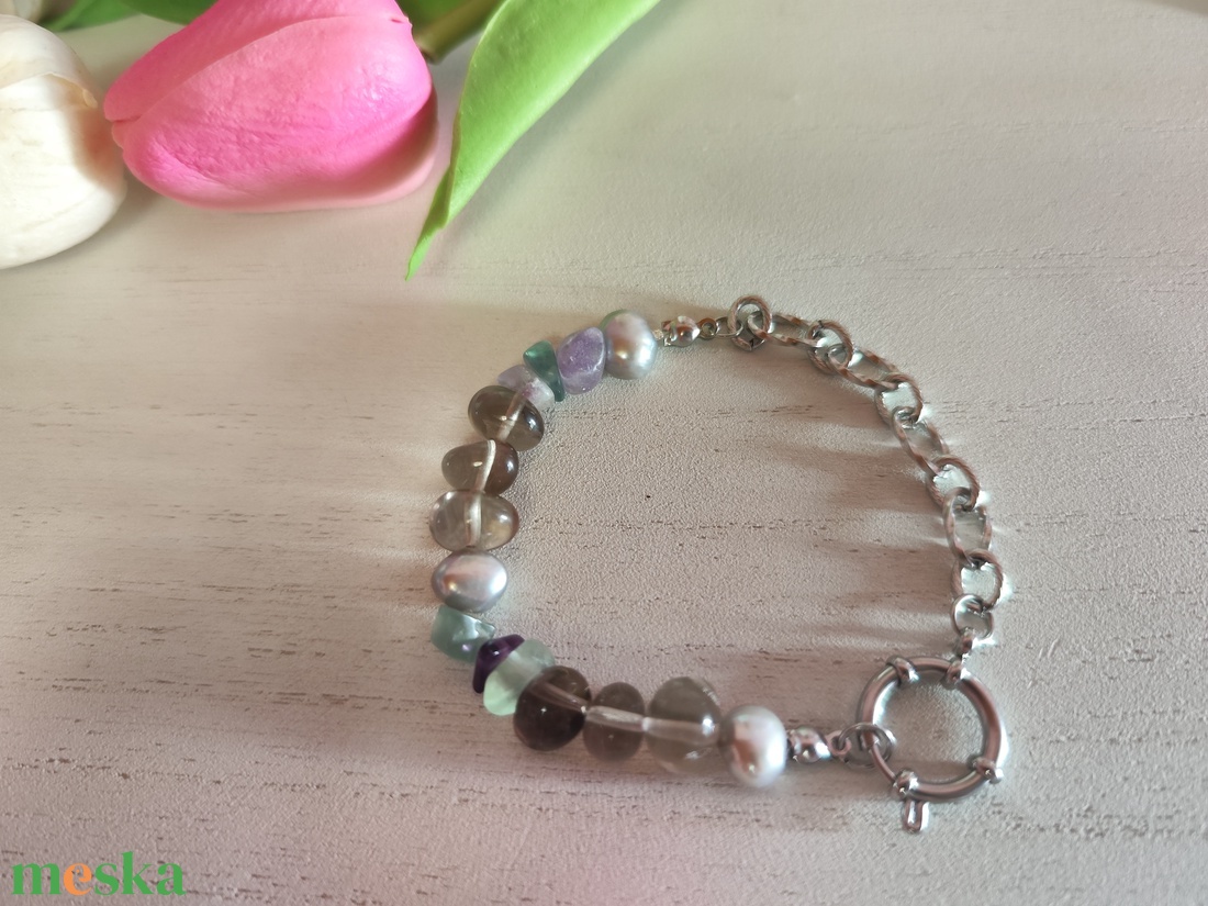 Harmónia és Elegancia: Nemesacél Karkötő Barokk Gyönggyel és Ásványokkal - ékszer - karkötő - ásványkarkötő - Meska.hu