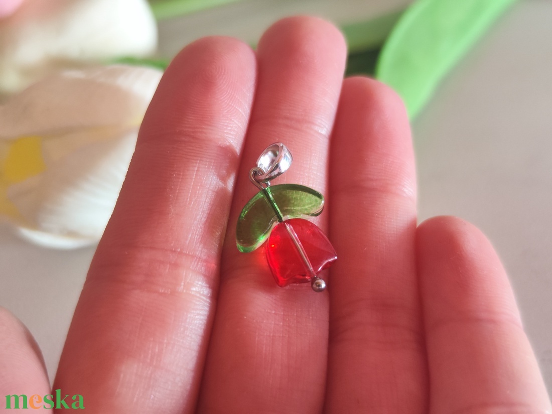 Kézműves Üveg Tulipán Medál � A tavasz eleganciája - ékszer - nyaklánc - medál - Meska.hu