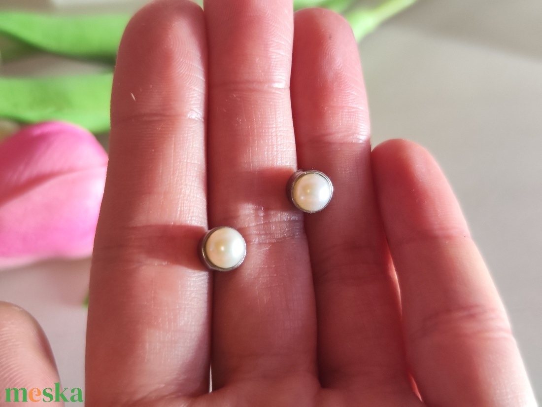 Igazgyöngy ragyogás � Nemesacél fülbevaló édesvízi tenyésztett gyönggyel - ékszer - fülbevaló - pötty fülbevaló - Meska.hu
