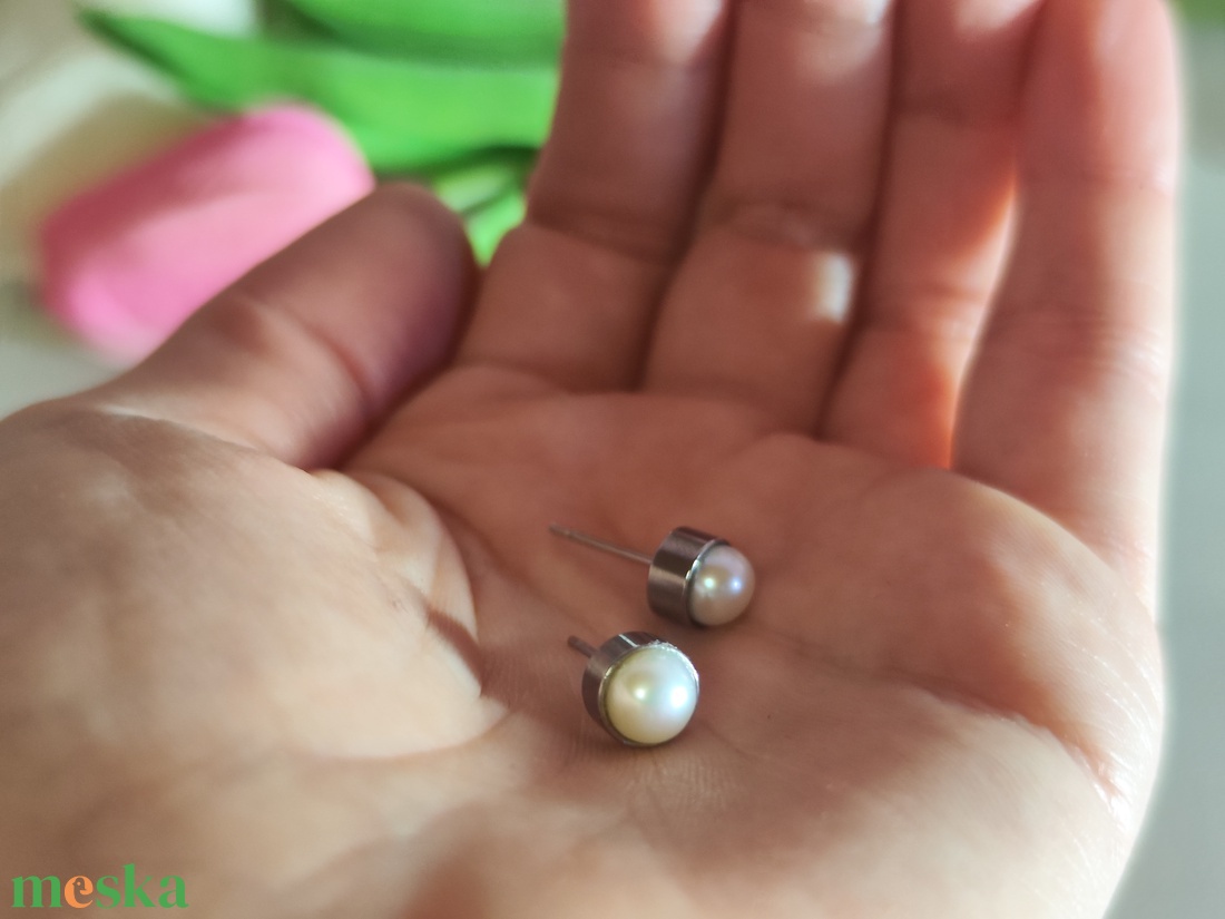 Igazgyöngy ragyogás � Nemesacél fülbevaló édesvízi tenyésztett gyönggyel - ékszer - fülbevaló - pötty fülbevaló - Meska.hu