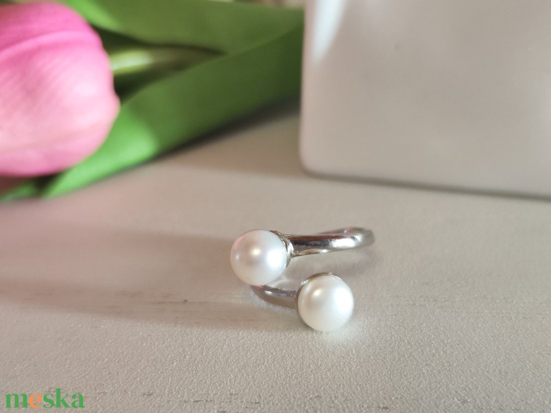 Klasszikus Elegancia: Antikolt Ezüst Állítható Gyűrű Édesvízi Gyöngyökkel - ékszer - gyűrű - gyöngyös gyűrű - Meska.hu