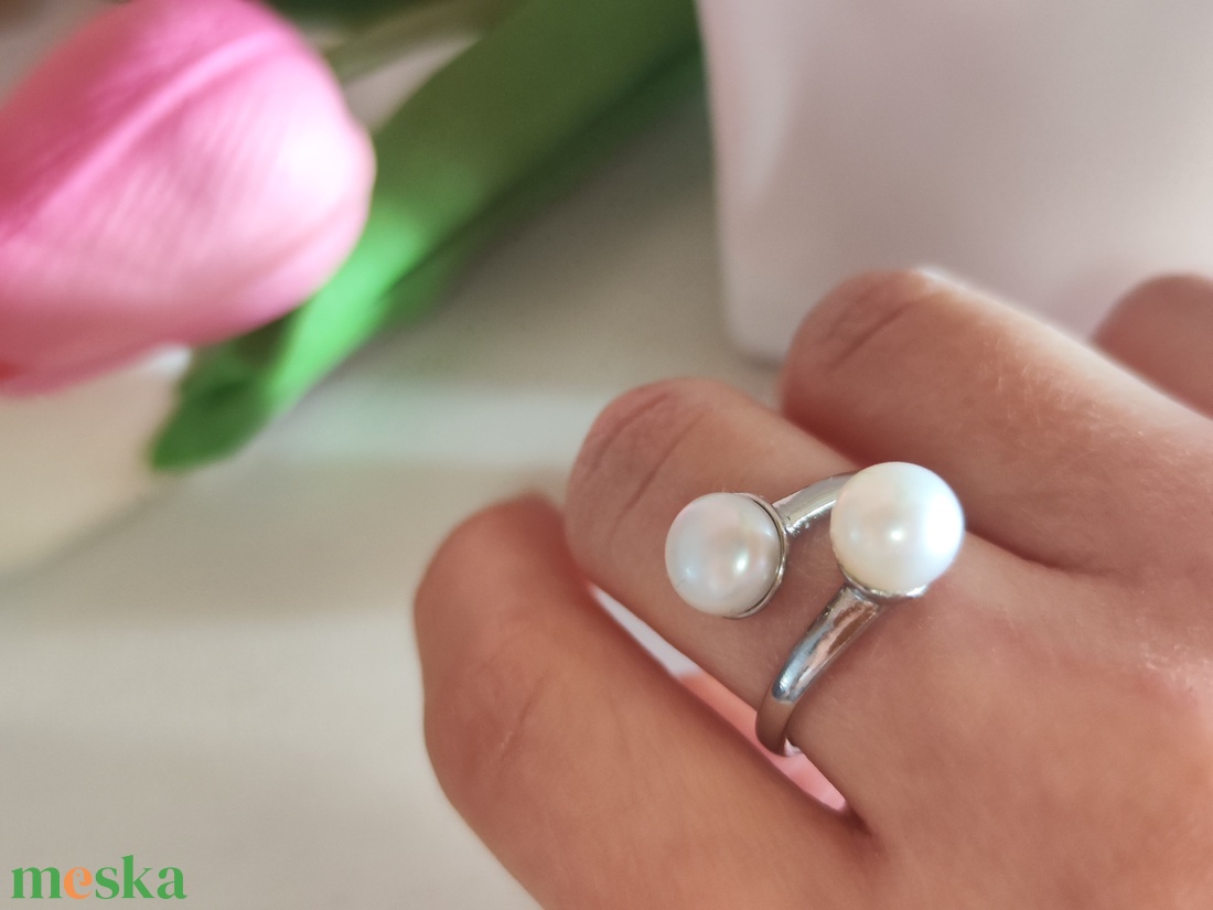 Klasszikus Elegancia: Antikolt Ezüst Állítható Gyűrű Édesvízi Gyöngyökkel - ékszer - gyűrű - gyöngyös gyűrű - Meska.hu