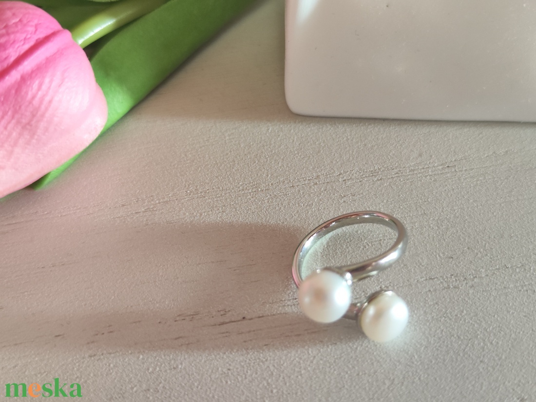 Klasszikus Elegancia: Antikolt Ezüst Állítható Gyűrű Édesvízi Gyöngyökkel - ékszer - gyűrű - gyöngyös gyűrű - Meska.hu