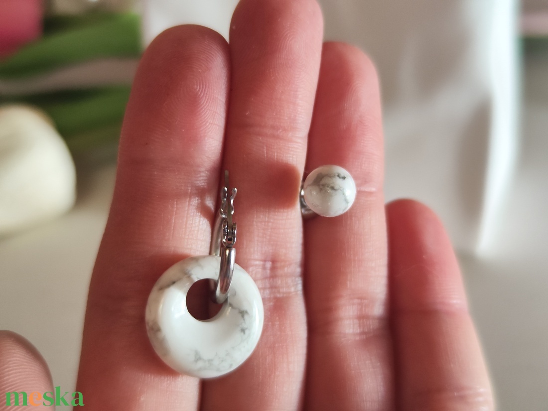 2-az-1-ben Elegancia: Aszimmetrikus Nemesacél - Howlit Ásvány Fülbevaló Szett - ékszer - fülbevaló - lógós kerek fülbevaló - Meska.hu