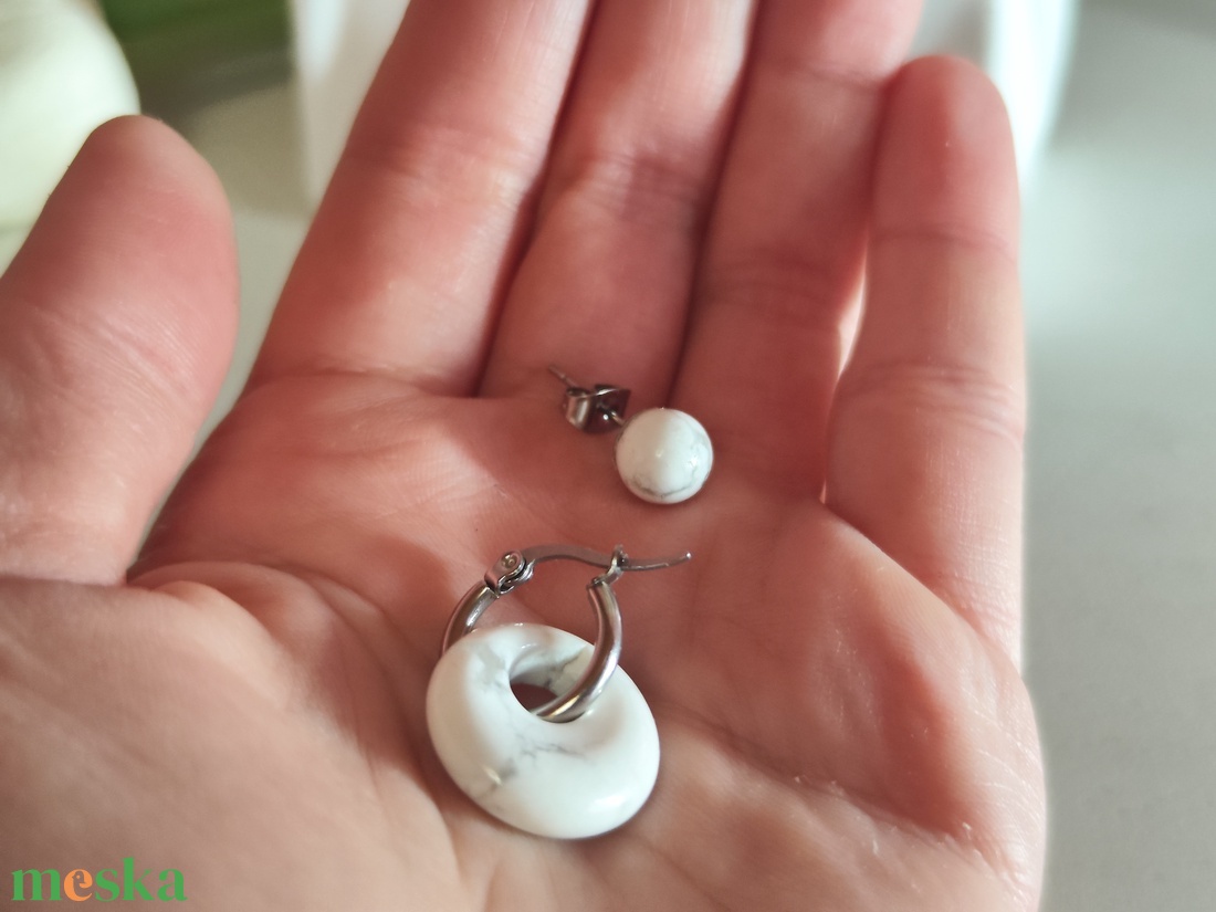 2-az-1-ben Elegancia: Aszimmetrikus Nemesacél - Howlit Ásvány Fülbevaló Szett - ékszer - fülbevaló - lógós kerek fülbevaló - Meska.hu