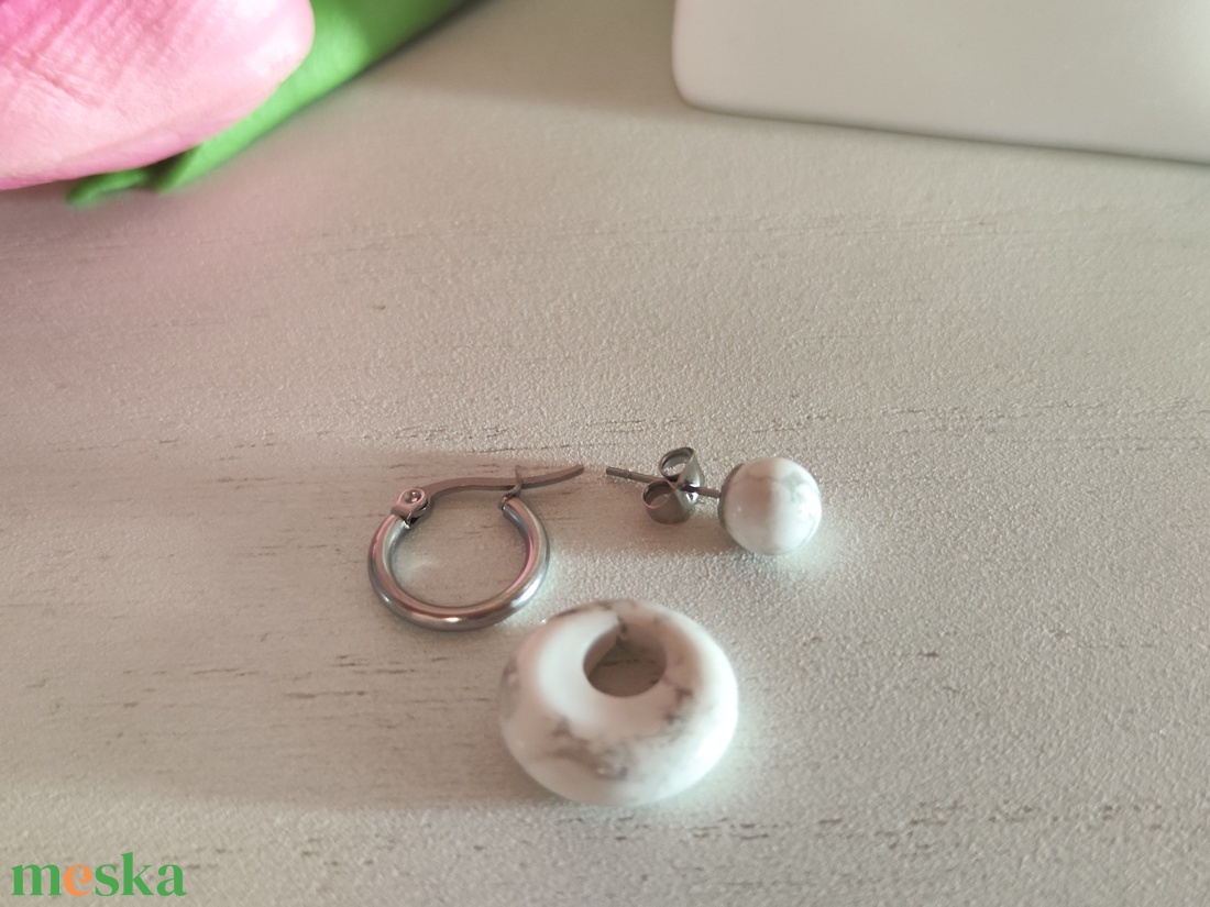 2-az-1-ben Elegancia: Aszimmetrikus Nemesacél - Howlit Ásvány Fülbevaló Szett - ékszer - fülbevaló - lógós kerek fülbevaló - Meska.hu