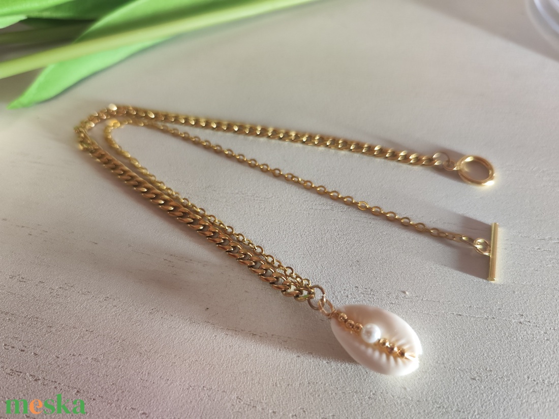 Aranyozott Kagyló-Varázs: Nemesacél Nyaklánc Valódi Gyönggyel - ékszer - nyaklánc - gyöngyös nyaklánc - Meska.hu