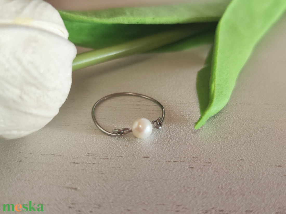 Egyedi Kézműves Nemesacél Gyűrű Édesvízi Tenyésztett Gyönggyel � 58-as méret - ékszer - gyűrű - gyöngyös gyűrű - Meska.hu