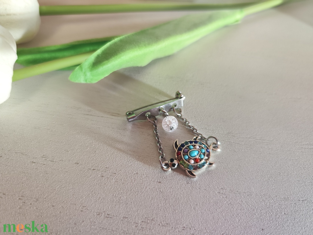 Csillogó Teknős � Egyedi Nemesacél Kitűző Roppantott Hegyikristállyal - ékszer - kitűző és bross - Meska.hu