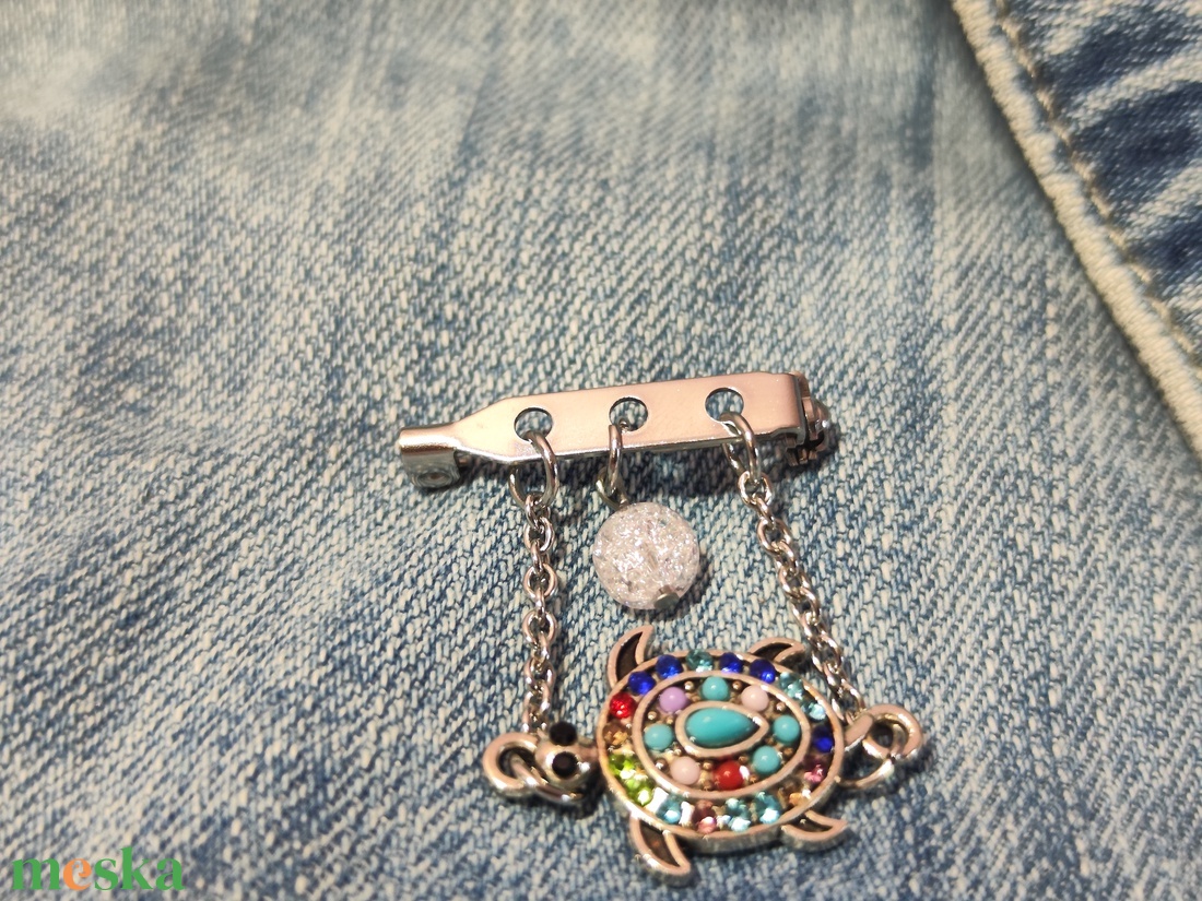 Csillogó Teknős � Egyedi Nemesacél Kitűző Roppantott Hegyikristállyal - ékszer - kitűző és bross - Meska.hu