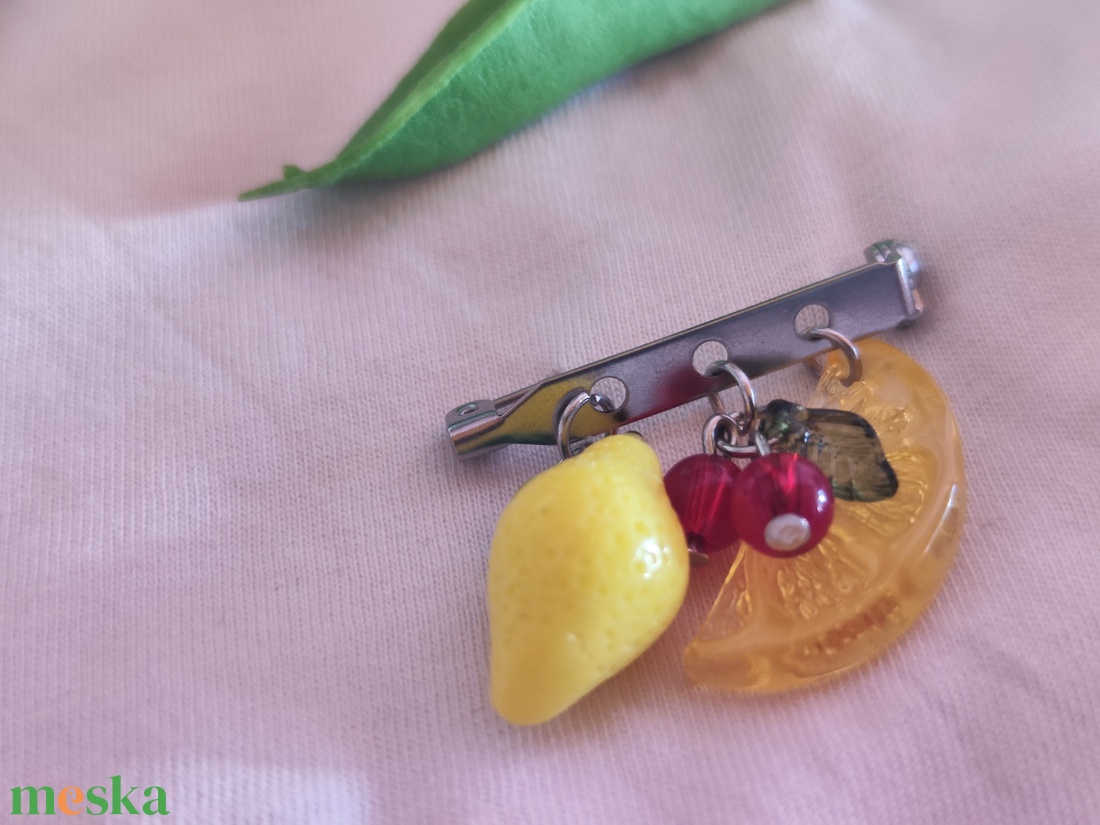 Mediterrán Nyár � Nemesacél Design Kitűző Üveggyönggyel  - ékszer - kitűző és bross - Meska.hu