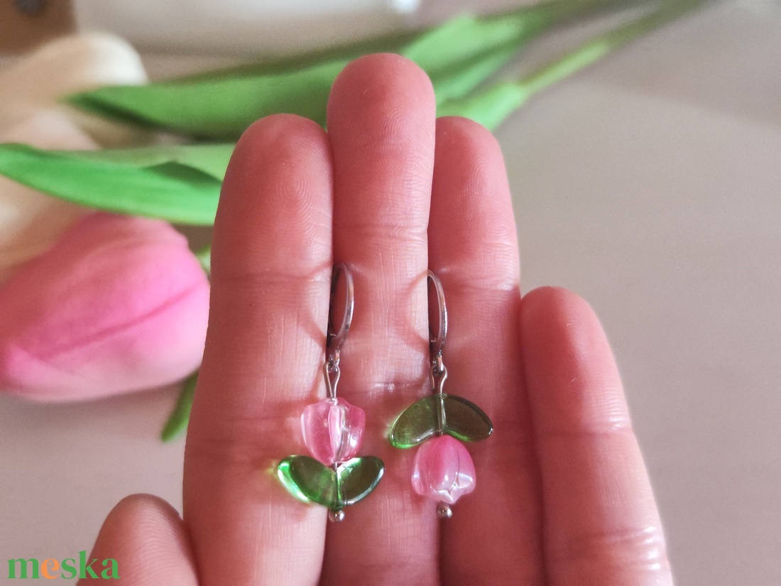 Nemesacél, aszimmetrikus tulipános fülbevaló � finom, tavaszi hangulatban  - ékszer - fülbevaló - lógó fülbevaló - Meska.hu