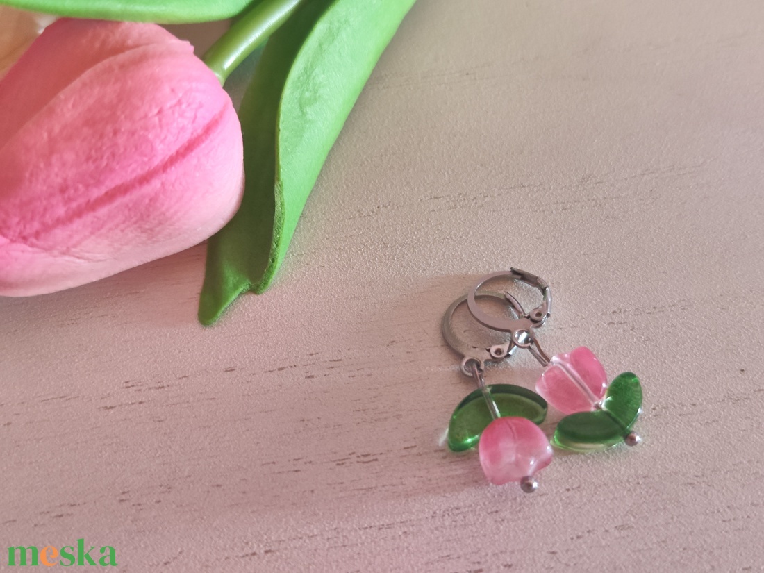 Nemesacél, aszimmetrikus tulipános fülbevaló � finom, tavaszi hangulatban  - ékszer - fülbevaló - lógó fülbevaló - Meska.hu