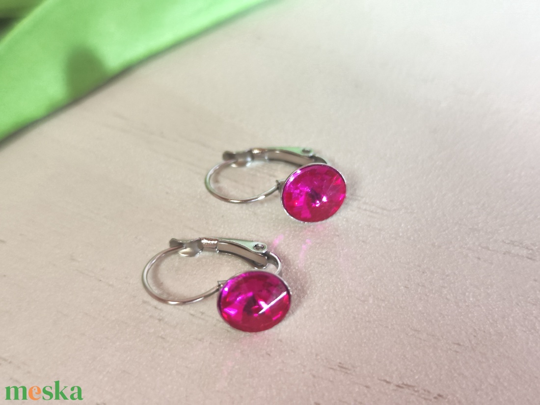 Ragyogó Pink Nemesacél Kislány Fülbevaló � Biztonságos Kapoccsal (8 mm) - ékszer - fülbevaló - lógó fülbevaló - Meska.hu