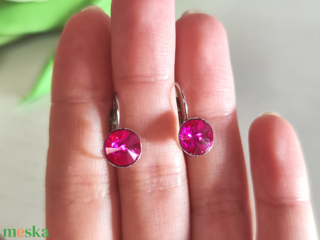 Ragyogó Pink Nemesacél Kislány Fülbevaló � Biztonságos Kapoccsal (8 mm) - ékszer - fülbevaló - lógó fülbevaló - Meska.hu