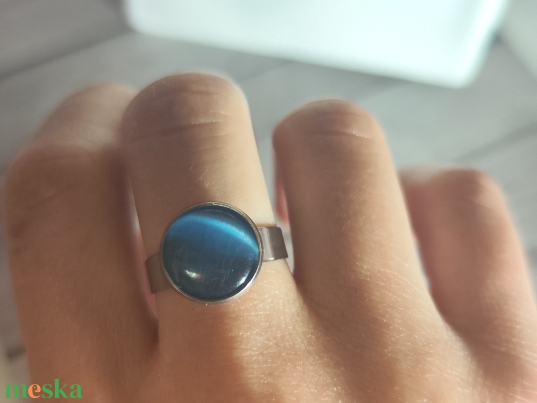 Misztikus kék macskaszem nemesacél állítható gyűrű (12 mm) - ékszer - gyűrű - üveglencsés gyűrű - Meska.hu
