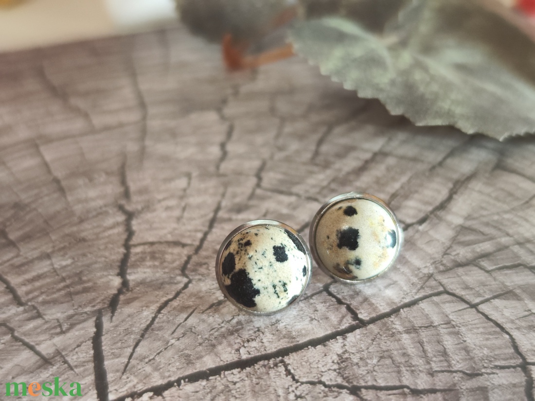 Egyedi Pöttyös Elegancia: Valódi Dalmata Jáspis Nemesacél Cabochon  Fülbevaló (12mm) - ékszer - fülbevaló - pötty fülbevaló - Meska.hu