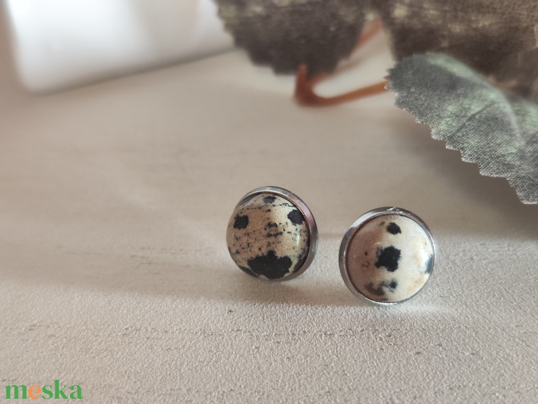 Egyedi Pöttyös Elegancia: Valódi Dalmata Jáspis Nemesacél Cabochon  Fülbevaló (12mm) - ékszer - fülbevaló - pötty fülbevaló - Meska.hu