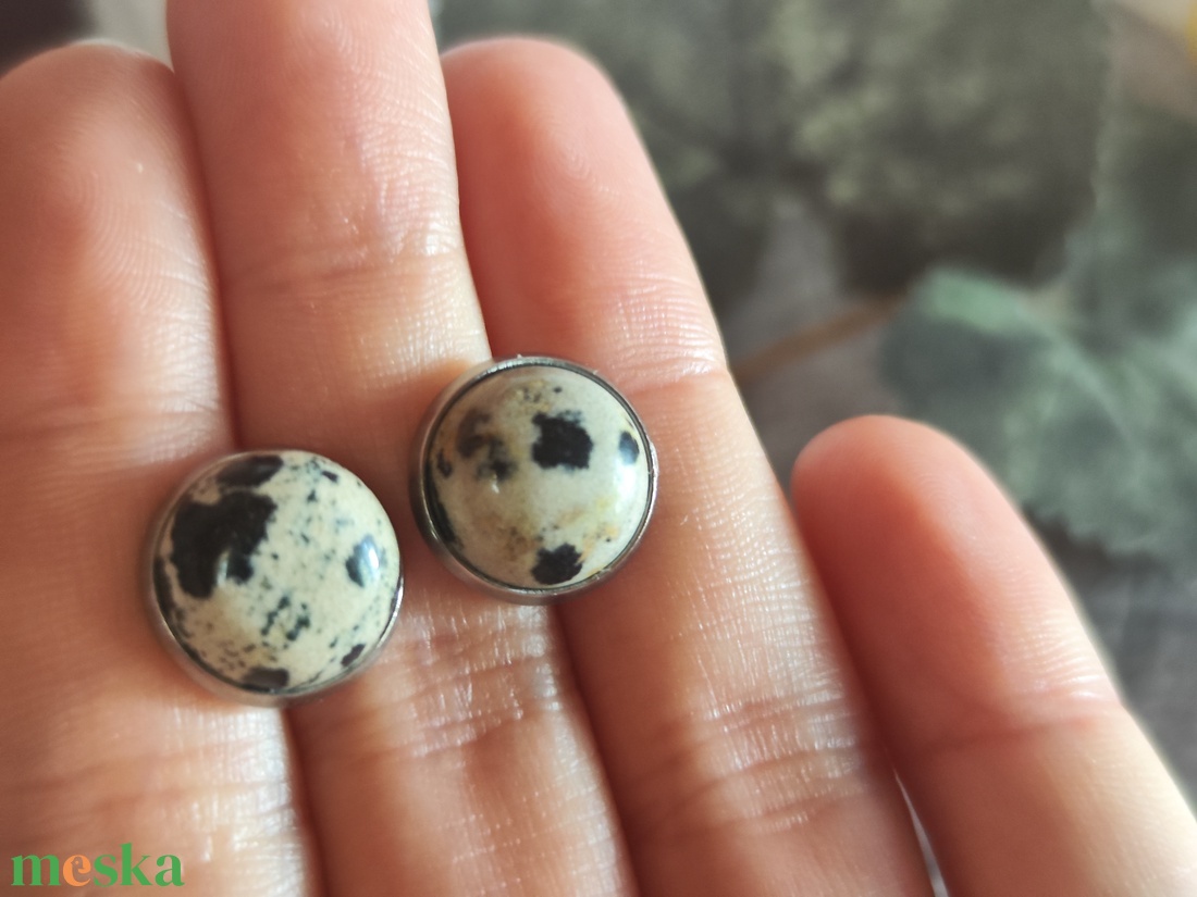 Egyedi Pöttyös Elegancia: Valódi Dalmata Jáspis Nemesacél Cabochon  Fülbevaló (12mm) - ékszer - fülbevaló - pötty fülbevaló - Meska.hu