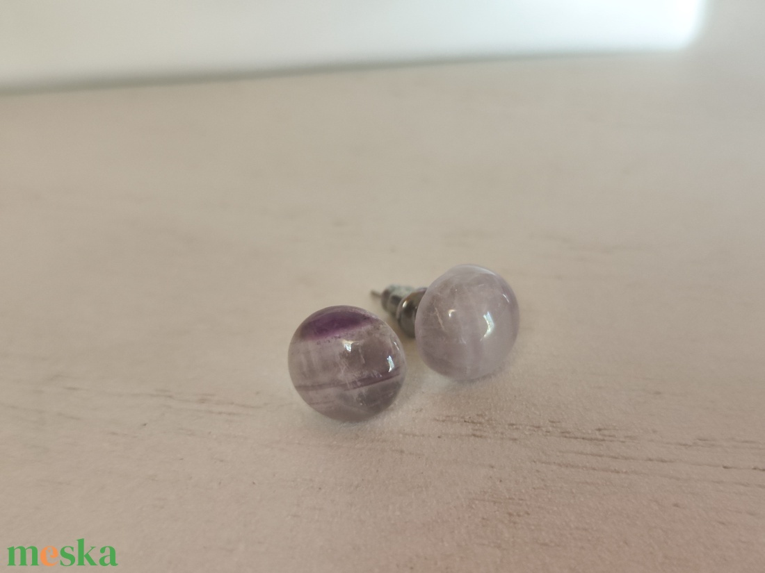 Kézműves Ametiszt pötty fülbevaló (10 mm) nemesacél alapon! - ékszer - fülbevaló - pötty fülbevaló - Meska.hu