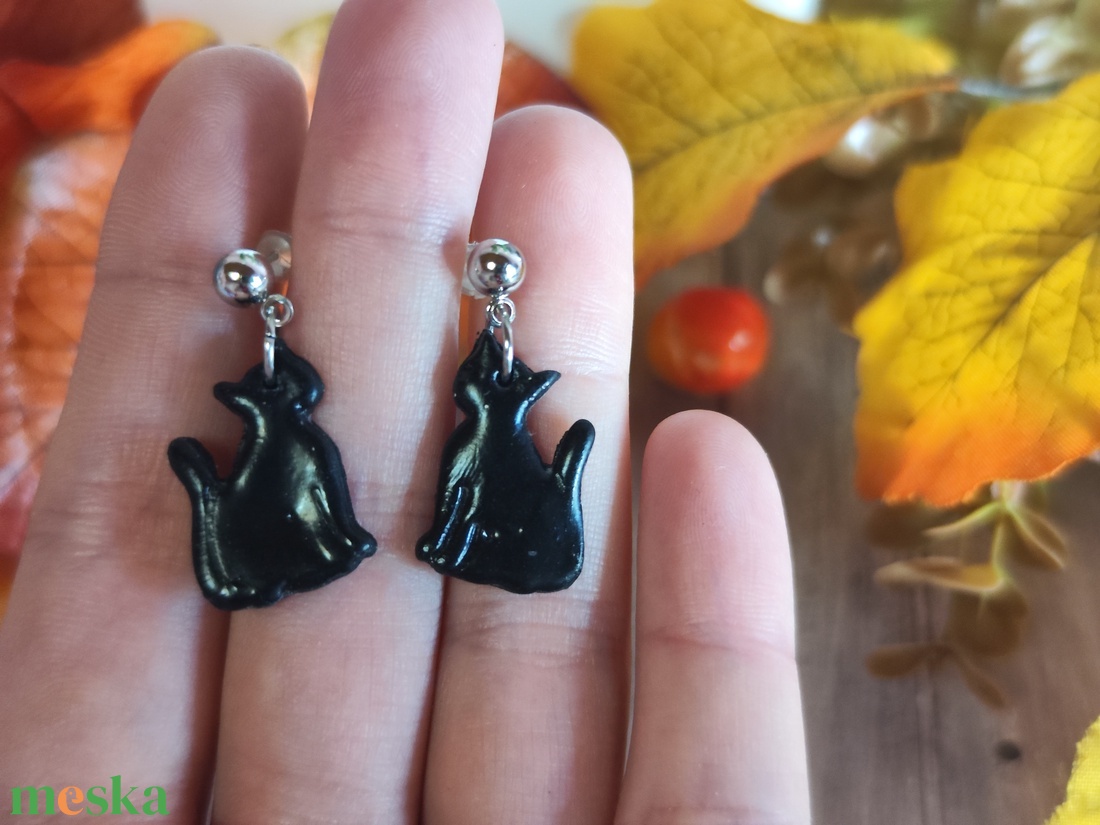Cuki fekete cica nemesacél fülbevaló � Kézműves őszi, halloweeni ékszer- Egyetlen darab! - ékszer - fülbevaló - lógó fülbevaló - Meska.hu