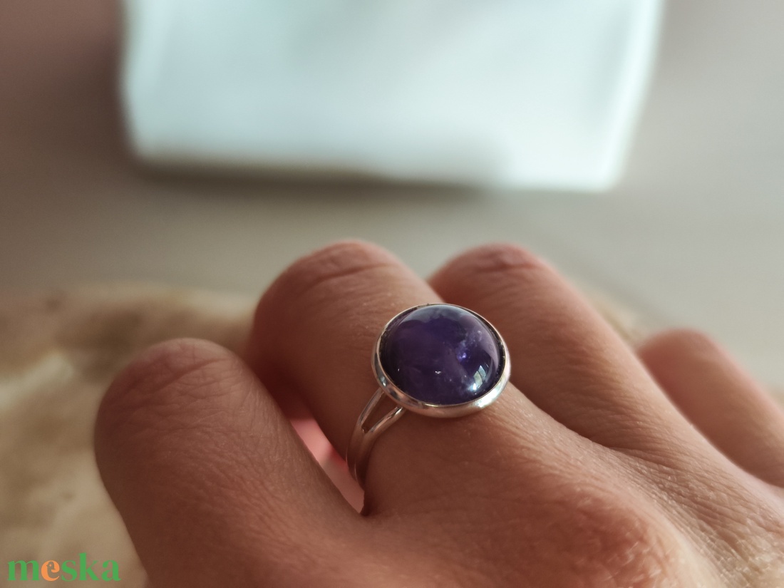 Állítható gyűrű valódi ametiszt cabochon (12 mm) - ékszer - gyűrű - gyöngyös gyűrű - Meska.hu