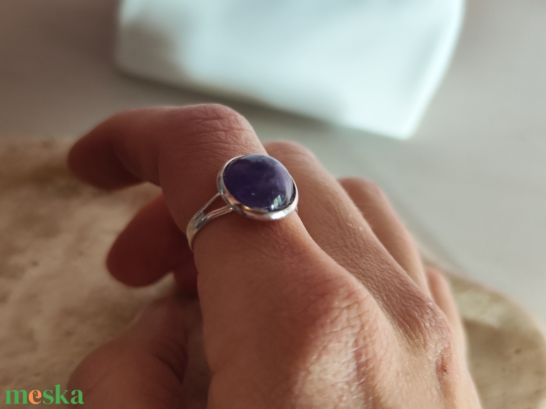 Állítható gyűrű valódi ametiszt cabochon (12 mm) - ékszer - gyűrű - gyöngyös gyűrű - Meska.hu